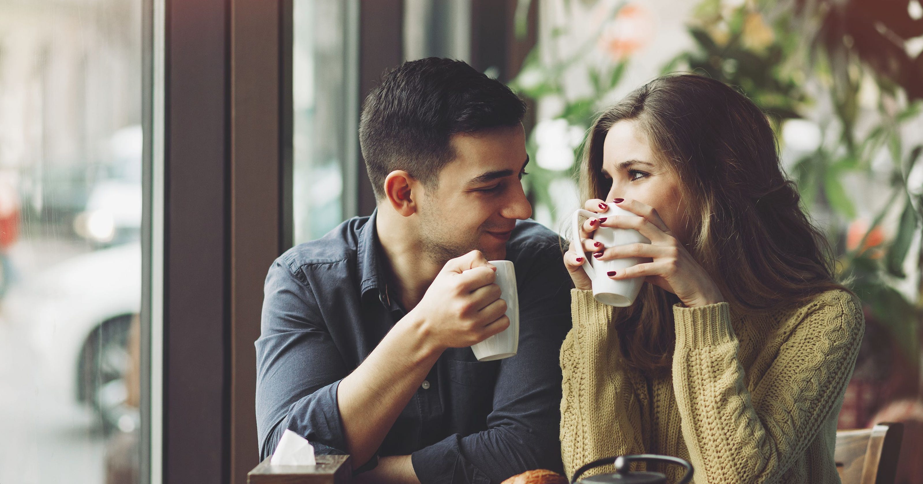 Những lợi ích không ngờ khi hẹn hò ở tuổi 30 | ELLE